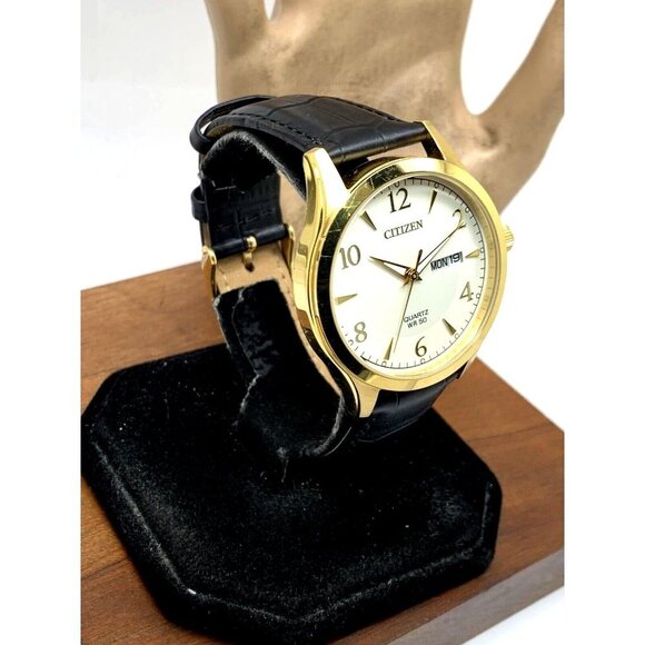 Citizen Gold and White Men's Watch - Picture 14 of 15